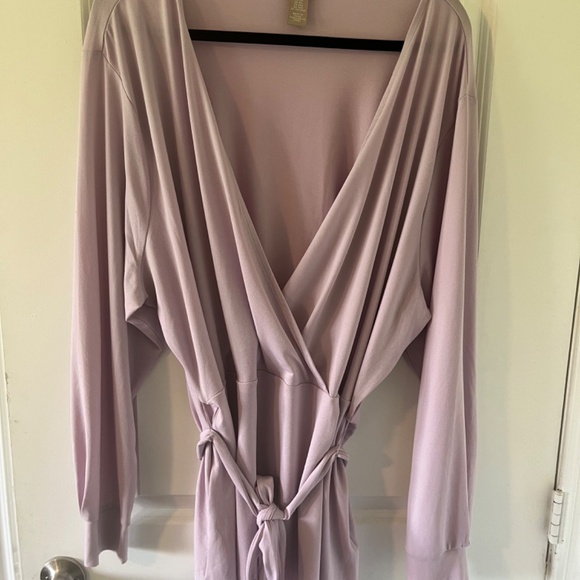 Lilac Wrap blouse - Picture 2 of 2
